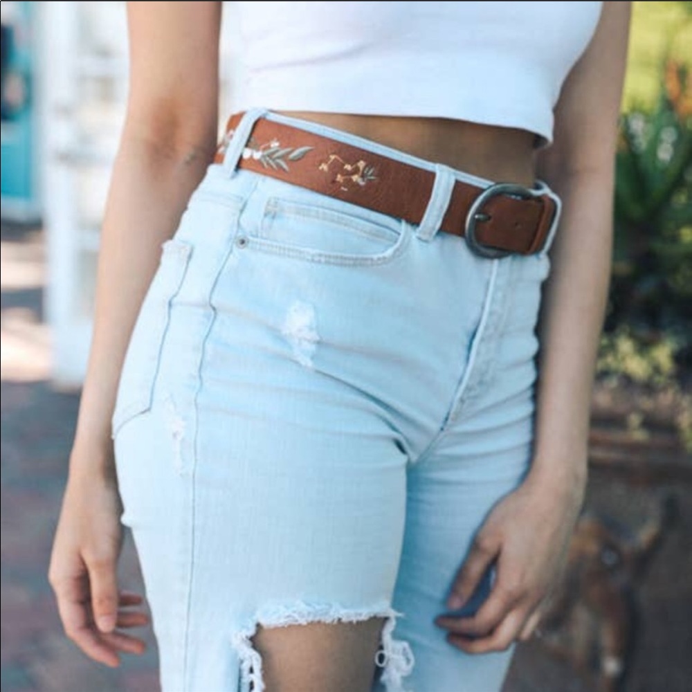 🎉HP🎉Hibiscus Embroidered Bohemian Belt